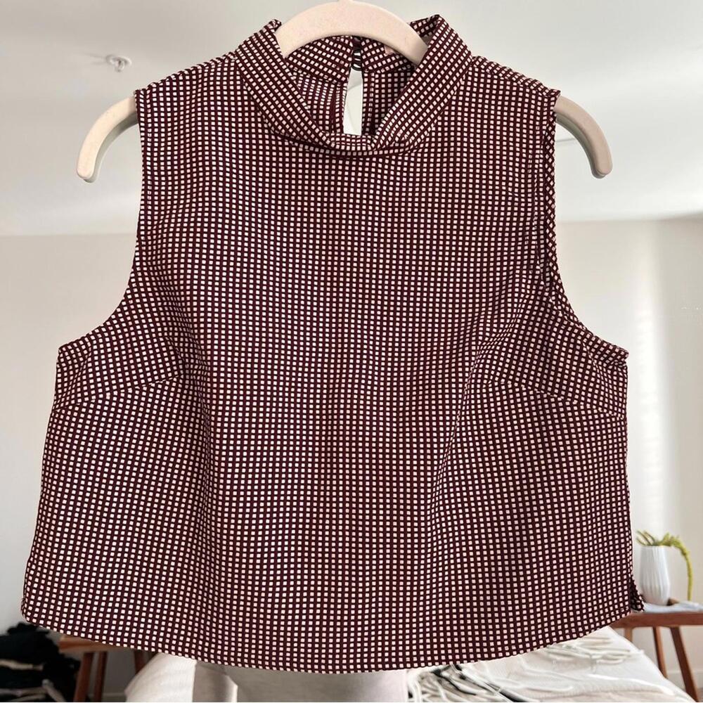 Sleeveless Red and White Patterned Top